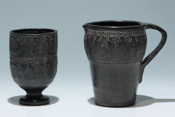 2 Museumsrepliken von antiken griechischen Vasen
