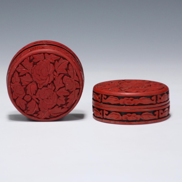 Two Chinese Cinnabar Lacquer Boxes with Flowers - Ø 6 cm