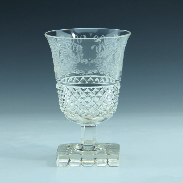 Pokalglas mit Plinthenfuß Brillantschiff und Blütengirlande - Mitte 20. Jh. beschädigt!