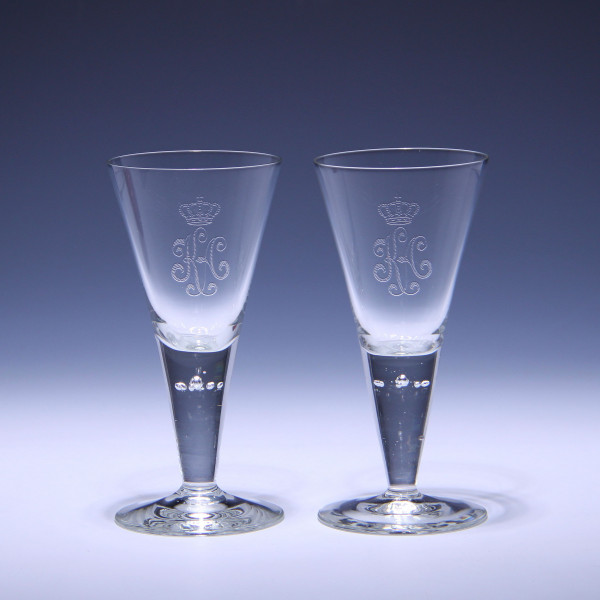 2 Josephinenhütte Kelchgläser HEDWIG mit bekröntem Monogramm KA circa 1900 - 16,1 cm