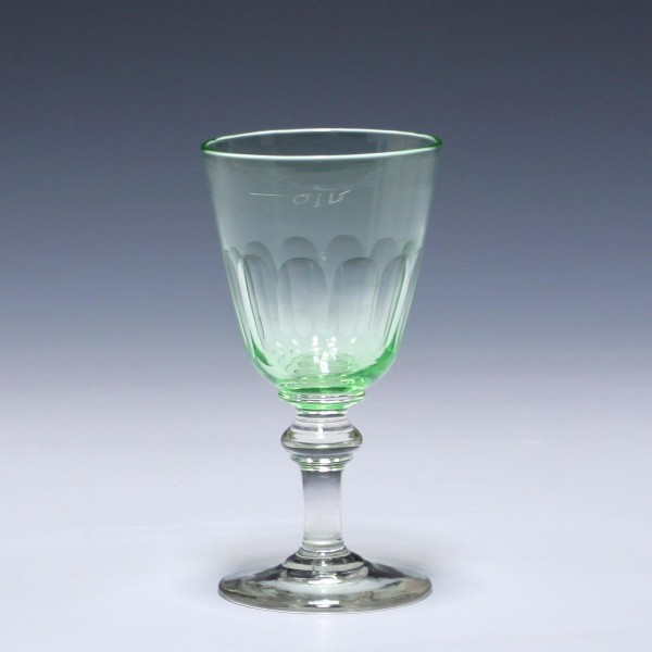Jugendstil Uranglas Portweinglas mit Schliffdekor 0,1 L. - circa 1910