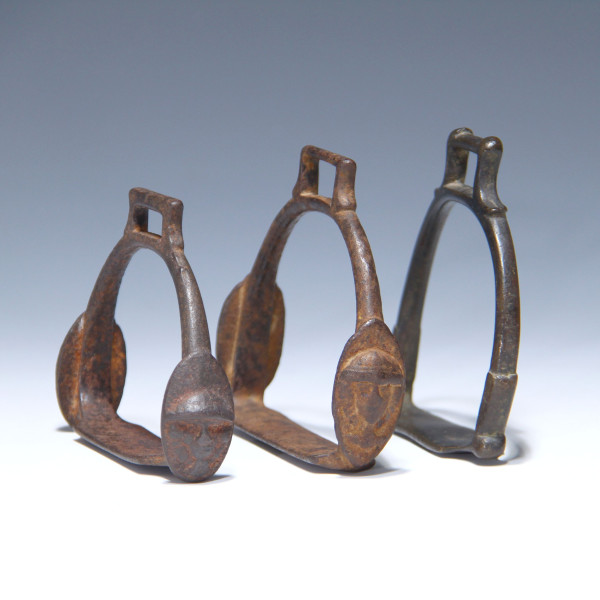 Drei Eisen + Bronze Steigbügel Stirrups Estribos Brasilien / Südamerika 19. Jh.