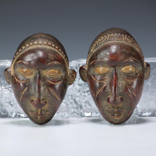 2 kleine Masken Wandmasken Afrika 20. Jh. - Höhe 12,7 cm