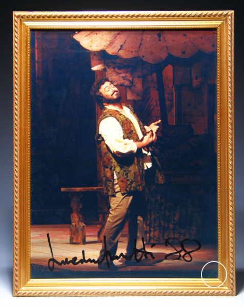 Luciano Pavarotti - Autograph - signierte Fotografie datiert 1988 - 45 x 35 cm