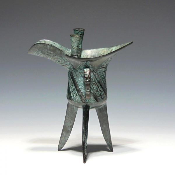 Archaic Chinese Bronze Wine Jue Vessel Replica - End of 20th. C. - 18,8 cm