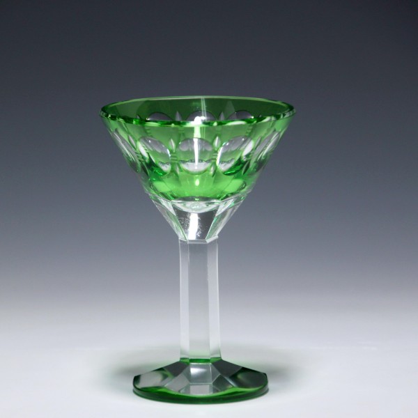 Bleikristall Likörglas mit grünem Überfang - Frankreich 1. Hälfte 20. Jh.