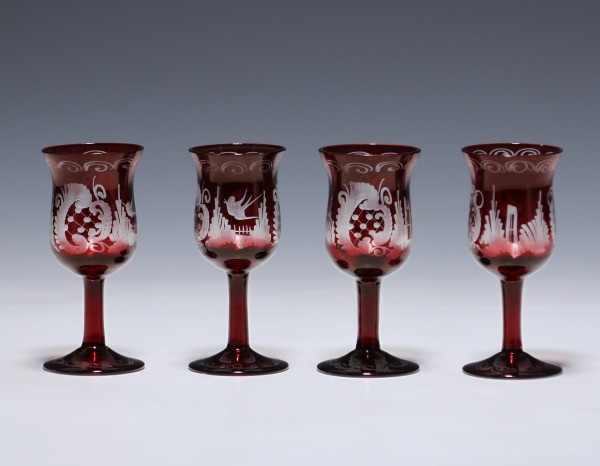 4 Likörgläser mit Rotbeize und Gravur 1960er Jahre - 9,7 cm