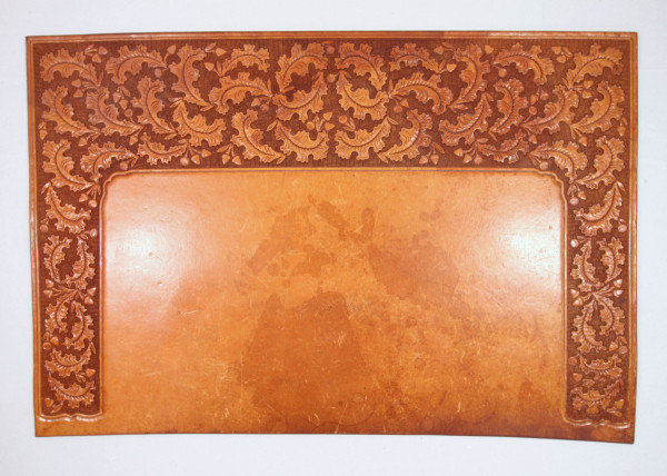 Jugendstil Leder Schreibunterlage mit Eichenblattmuster um 1900 - 44,5 x 65,7 cm