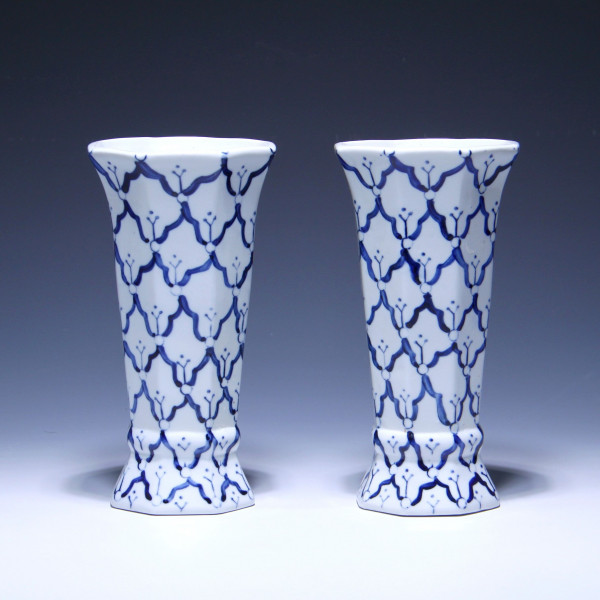 A Pair of Thai Benjarong Blue and White Porcelain Vases - 21 cm