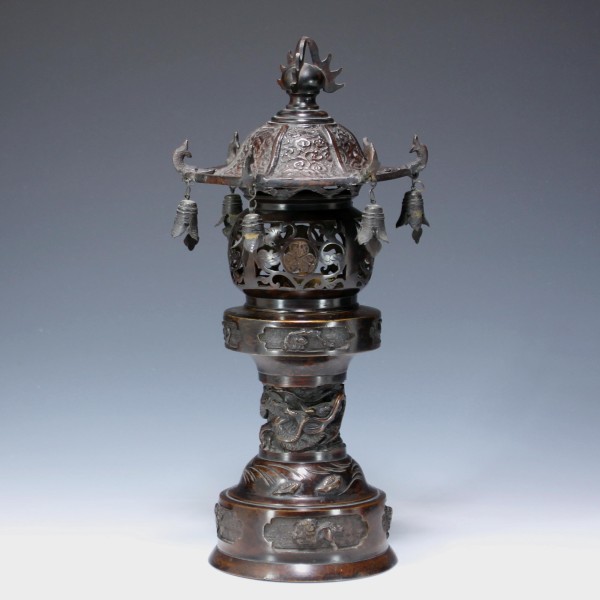Japanese Casted Bronze Lantern - 20th. C. - 32,7 cm (13 inches)