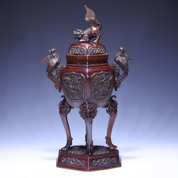 Japanese Bronze Incense Burner with Foo Dog Finial - Early 20th. Century 36 cm
