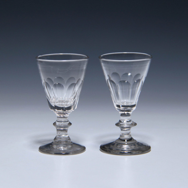 Paar Schnapsgläser mit Schälschliff - 2. Hälfte 19. Jh. - 8,2 cm