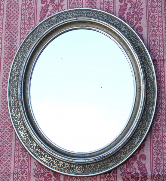 Ovaler Historismus Wandspiegel in Silberoptik - Ende 19. Jh. - altes Spiegelglas